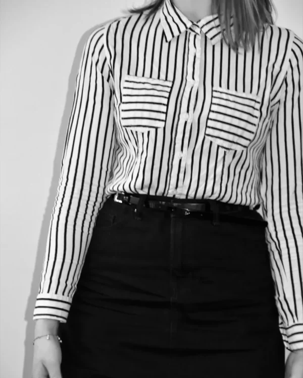 Camisa a rayas clásica para mujer de la colección Tisess